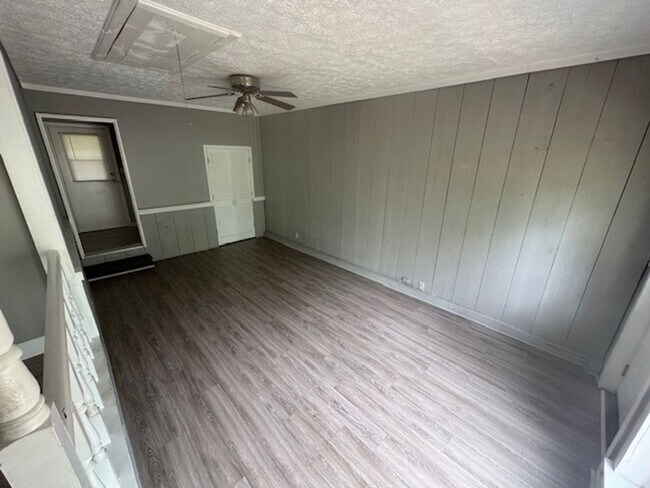 Photo - 143 Alton Dr