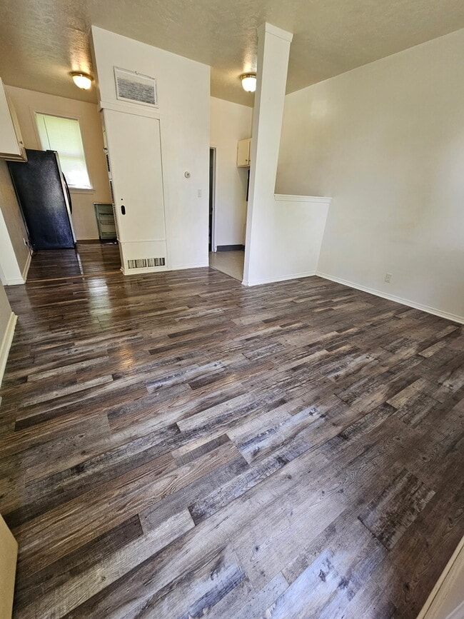 Photo - 1015 E 9th S