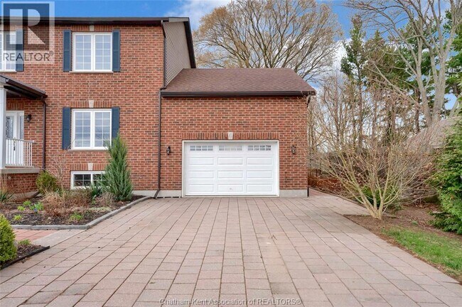 Photo - 140 Main St W