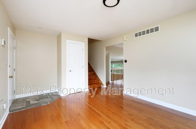 Photo - 6827 Hickory Ln