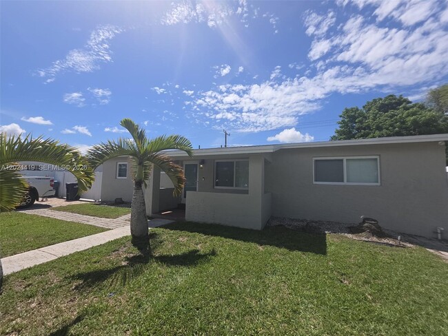 Building Photo - 9971 Dominican Dr