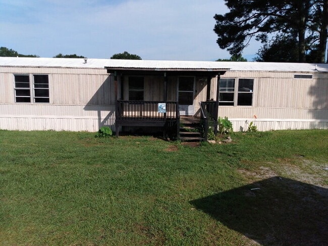 Building Photo - 2 Bedroom 1 Bathroom mobile home