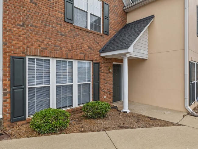 Building Photo - Newly Renovated 2BR, 2.5 BA in Greer SC