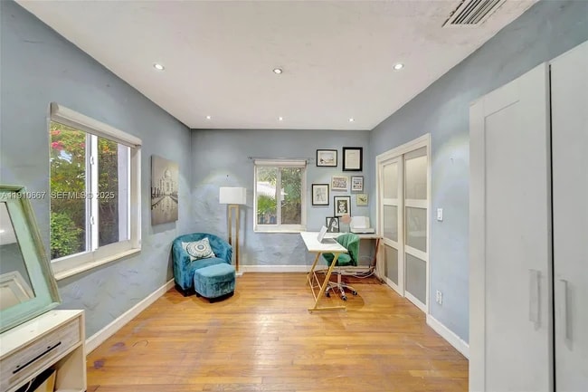 Photo - 619 NE 87th St