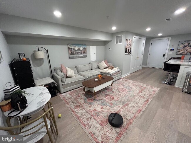 Photo - 5830 Henry Ave