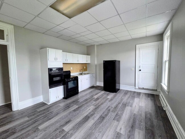 Photo - 146 Front St Unit 2
