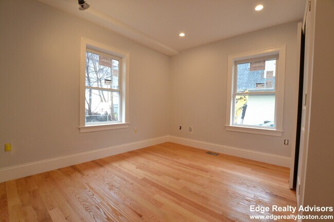Photo - 16 Bothwell Rd Unit 2