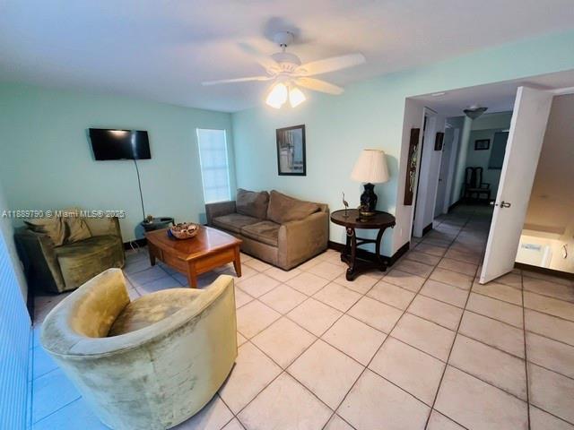 Photo - 202 W Canal Dr