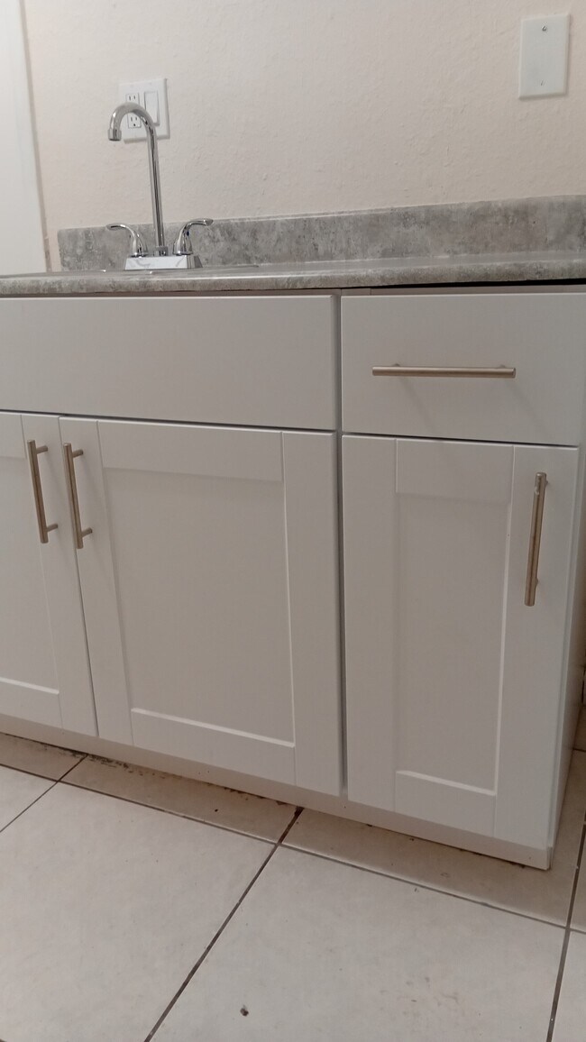 441 NE 58th St Apartment Fort - Image 