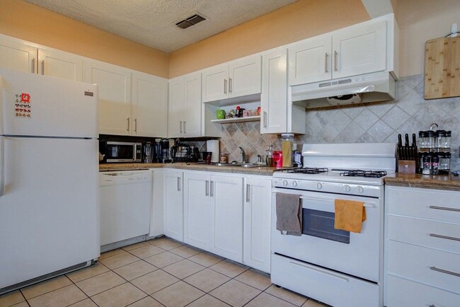 Pre-leasing 4 bedroom house close to TTU!! - Pre-leasing 4 bedroom house close to TTU!!