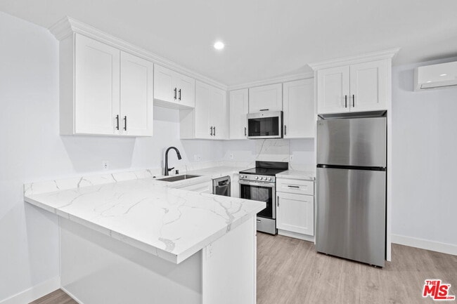 Photo - 1518 1/4 Stearns Dr