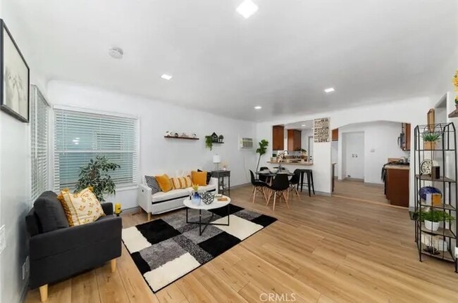 Photo - 218 E Hullett St