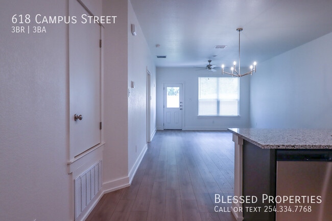 Photo - 618 Campus St
