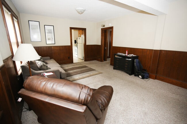 Photo - 810 Range St