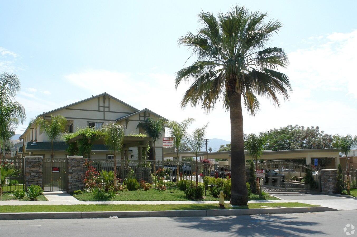Photo - Graham Ave Apts