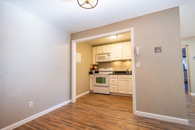 Photo - 21 Erick Rd Unit 16