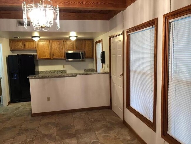 Photo - 758 N Westmoreland Dr