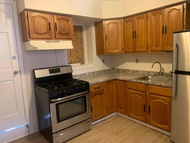 Building Photo - 234 N Port St Rental