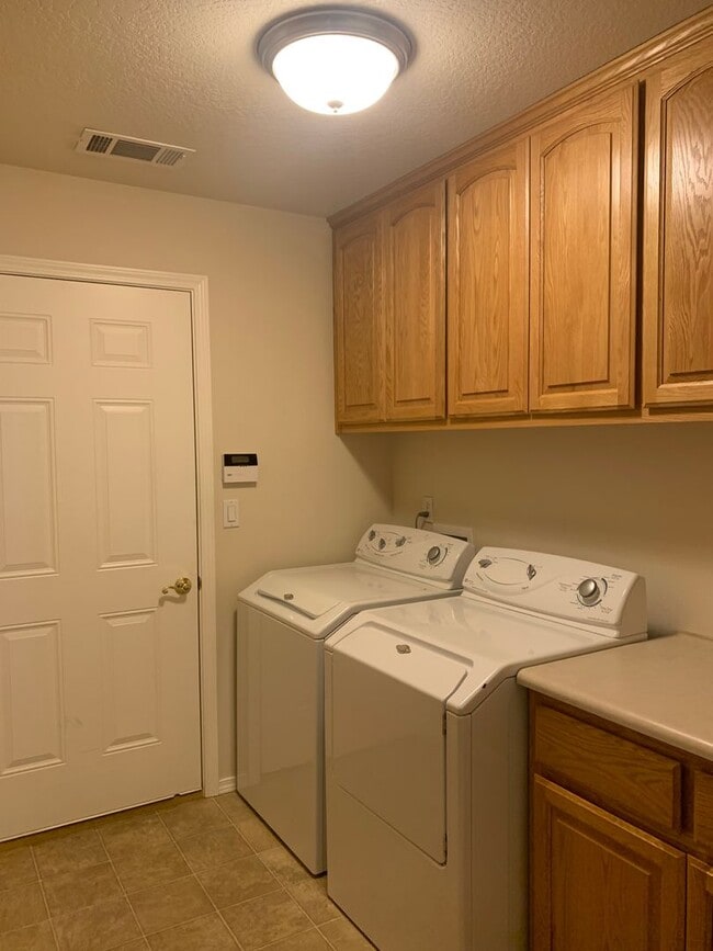 Photo - 3BD 2BTH w/2 Car Garage & Landscaped Yard