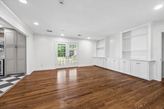 Photo - 5210 Meadow Lake Ln