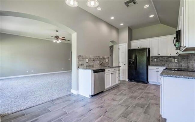 Photo - 254 Avondale Ln