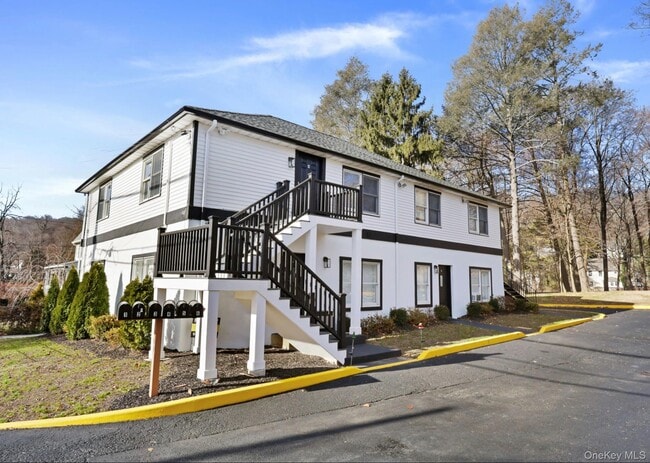 Building Photo - 441 Manville Rd Unit 4