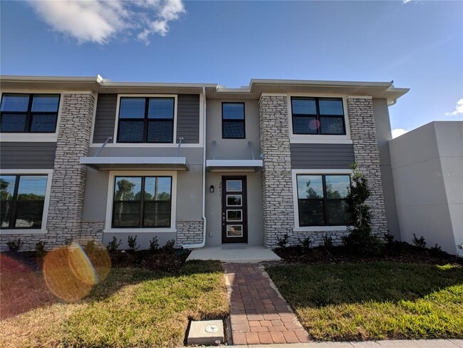 Building Photo - 2611 Amati Dr