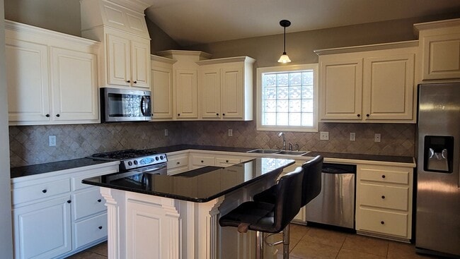 Photo - Spacious 3 bedroom plus office in Springlake off Bluebonnet