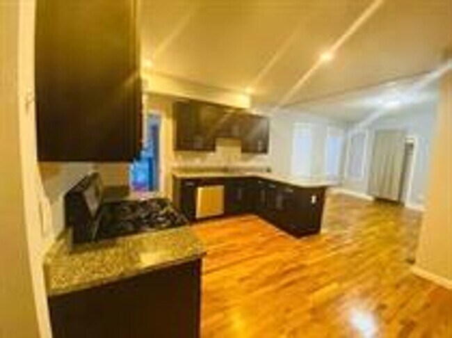 Photo - 39 Pinckney St Unit 1