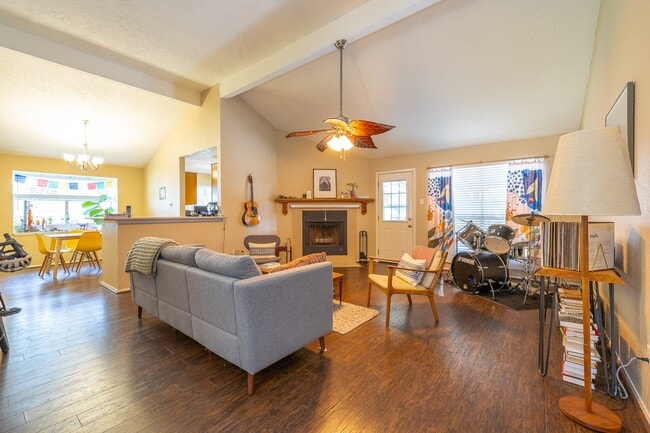 Photo - 421 Indianmeadow Dr