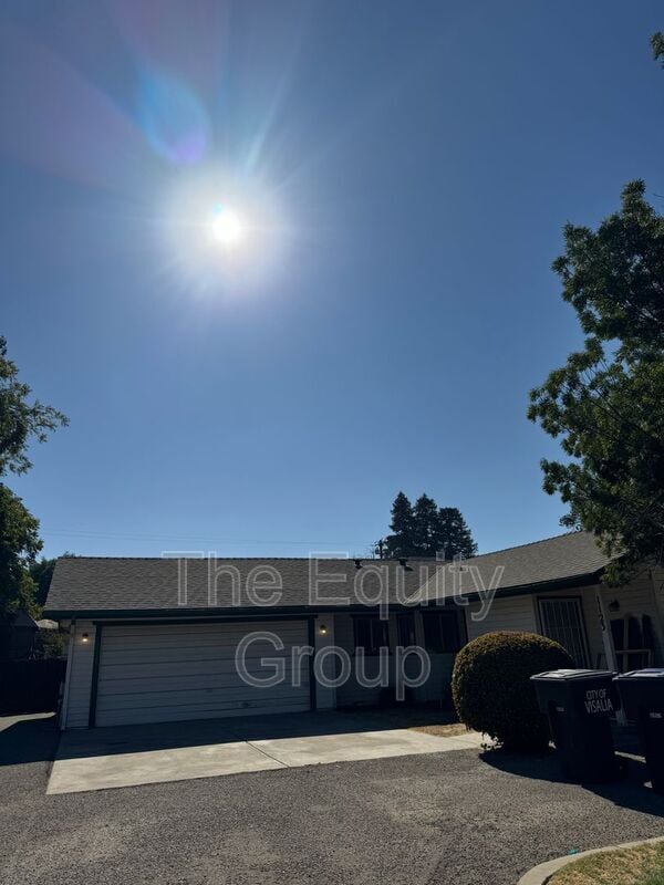 Building Photo - 1123 W Tulare Ave Rental