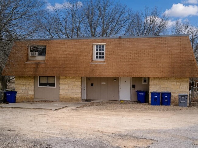 Building Photo - 6257 Manor Rd