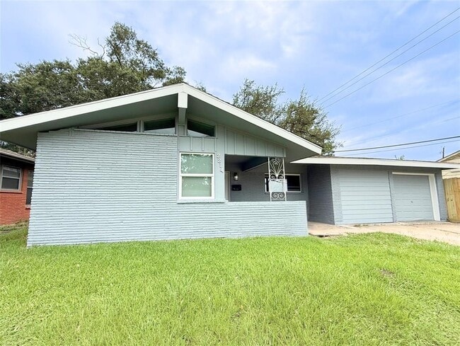 Building Photo - 2214 Marlen Ave Rental