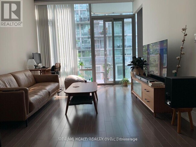 Photo - 39 Queens Quay E Unité 305