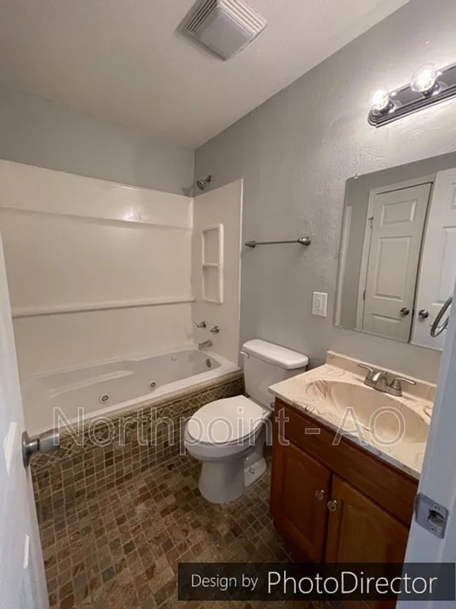 Photo - Updated 3-Bedroom Home with Garage & Deck in Kansas City, KS