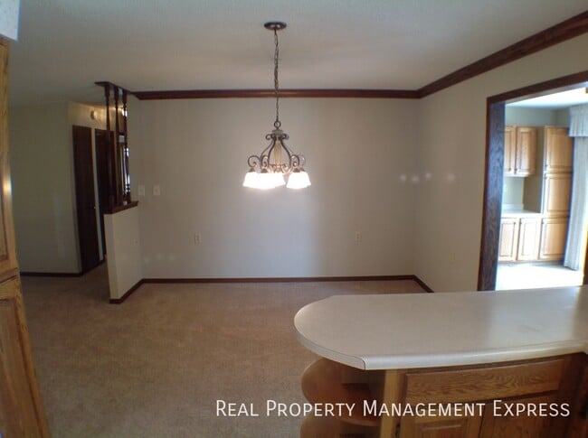 Photo - 233 E Pam Rd