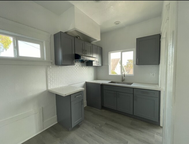 527 1/2 e 19th st - 527 1/2 e 19th st