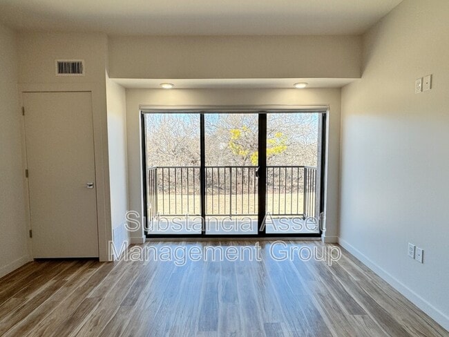 Photo - 1653 Midtown Pl