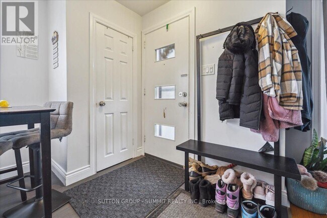 Photo - 9 Grenadier Dr