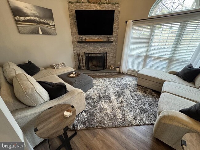 Photo - 424 Trumbull Ct