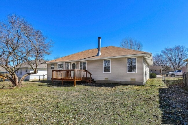 Photo - Updated 3 bedroom 2 bathroom 2 car garage ...