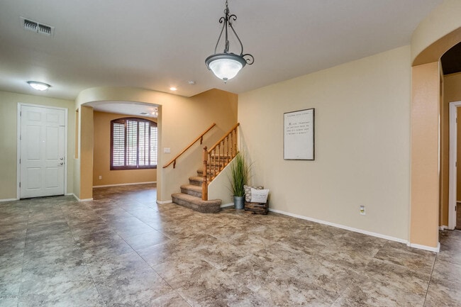 Photo - GREAT LOCATION!  Fabulous move-in ready 5 bed /3 bath home in south Tempe