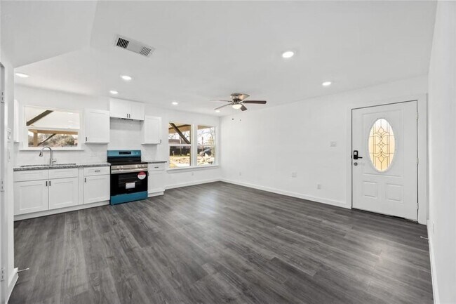 Photo - 2310 Wavell St