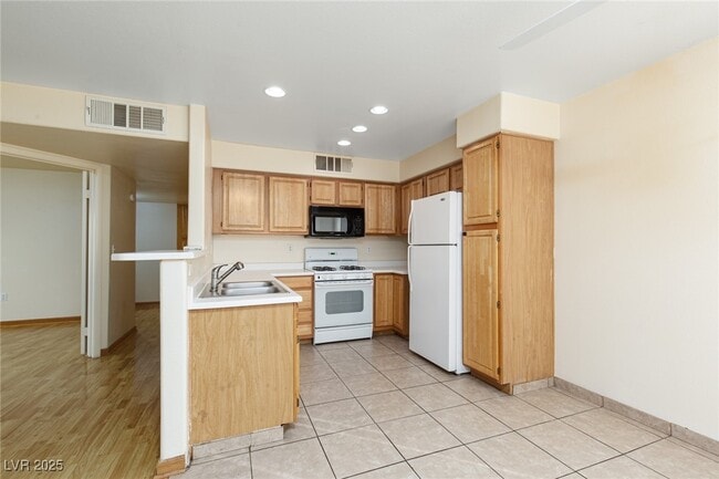 Photo - 5710 E Tropicana Ave Unidad 1228