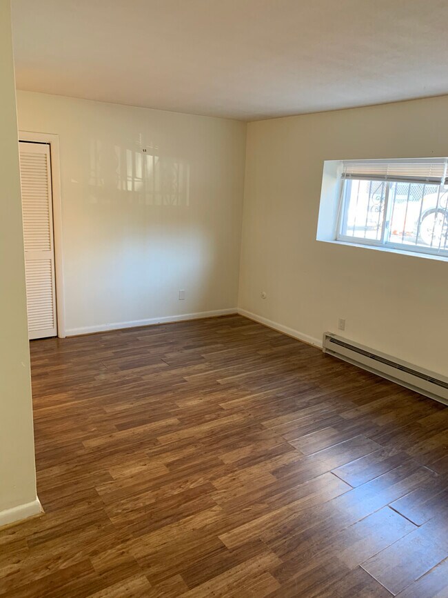 Photo - 10 Scottfield Rd Unit 3