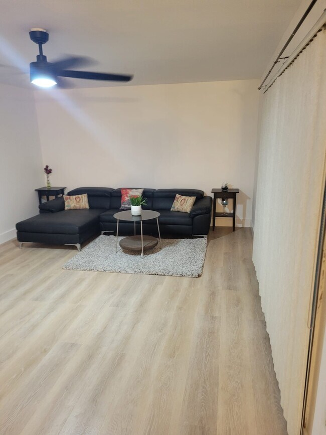 Photo - 570 N Tropic Ln