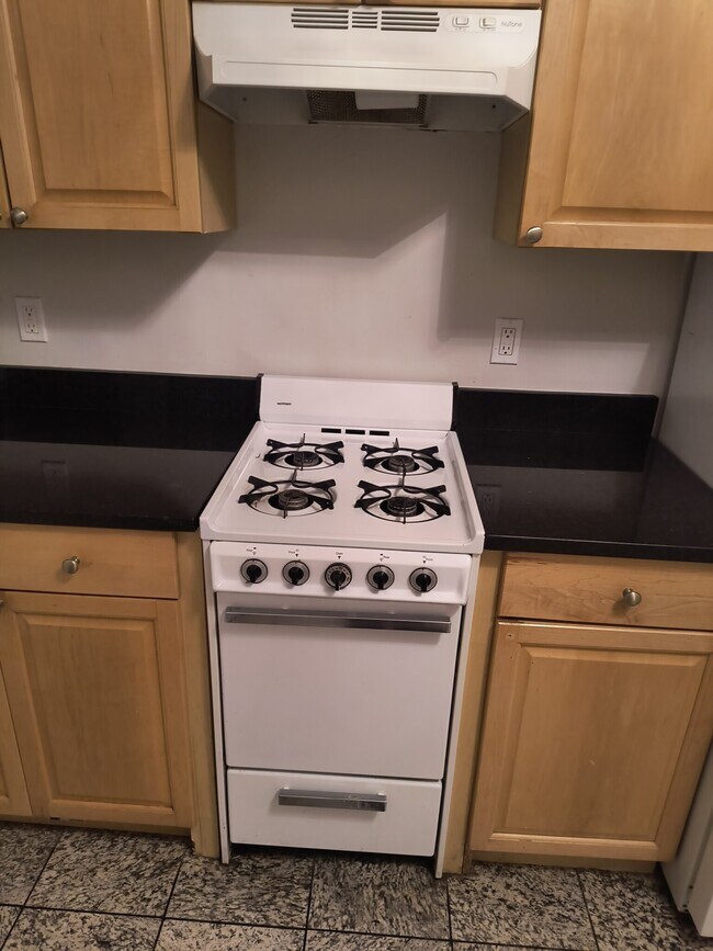 Building Photo - 84 Saint Stephen St Rental