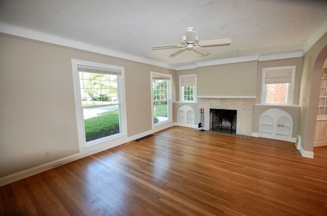 Photo - Pristine first floor unit! Unit 3559 Gridley Rd #A