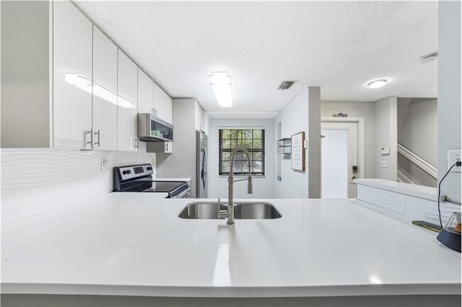 Building Photo - 214 City View Dr Unit #214