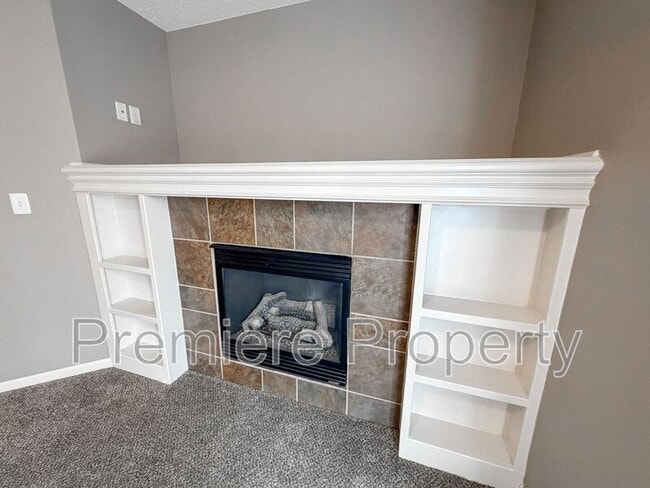 Photo - 264 N Hedge Ln